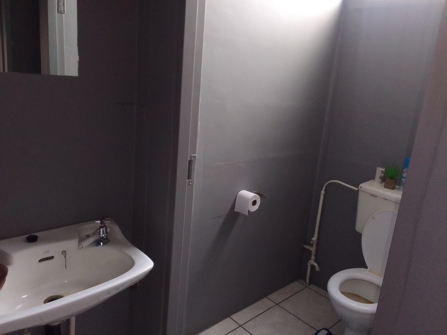 To Let commercial Property for Rent in Oos Einde North West